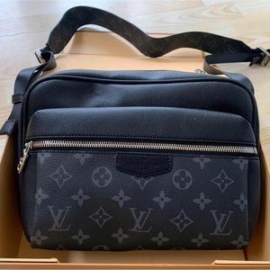 NWOT Louis Vuitton Outdoors Messenger Bag NWOT